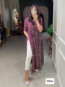 ชุดคลุมผ้าเรยอนแบนฮานีสำหรับผู้หญิงชุดคลุมสไตล์อินเดียดั้งเดิมพิมพ์ลาย nayra bandhej kurti - Product Image 3