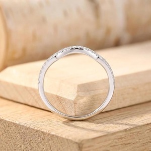 Bague demi-éternité incurvée en or massif 14 carats avec diamants de laboratoire taille ronde opulents 0,20 ct E-F VS, idéale pour le quotidien et comme cadeau - Product Image 5