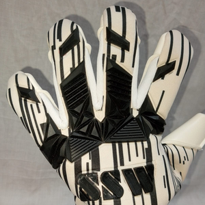 ถุงมือผู้รักษาประตูฟุตบอลแบบมืออาชีพปรับแต่งได้ยางลาเท็กซ์หนังพียูสำหรับการป้องกันในการเล่นกีฬา - Product Image 4