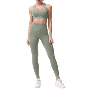 Ensemble de gymnastique doux et solidaire pour femmes disponible en modèles et tissus personnalisés - Product Image 6