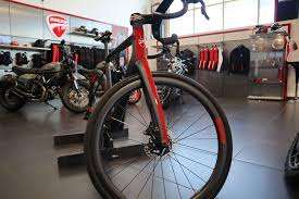 Vélo de route de qualité industrielle Duca-tiii FUTA 2024, personnalisable en acier et aluminium, garantie de 3 ans, nouveau design d'origine - Product Image 3