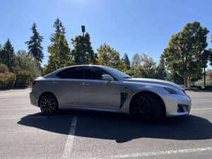 ขายส่งรถยนต์ Lexus IS F ปี 2012 แบบ 4 ประตู ซีดาน เบาะหนัง มีหลังคาซันรูฟ บลูทูธ พวงมาลัยซ้าย รถมือสอง กล้องมองหลัง ไฟหน้า LED - Product Image 3