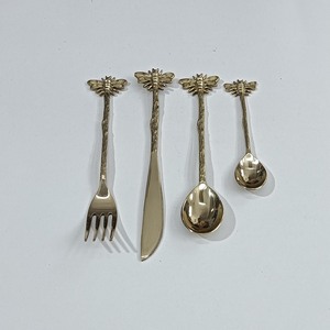 ชุดช้อนส้อมมีดทองเหลืองลายอะโวคาโด ด้ามจับแบบมีลาย พร้อมบริการสลักโลโก้  ประกอบด้วยช้อน ส้อม และมีด - Product Image 4