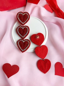Pendientes de Corazón con Cuentas Rojas Hechos a Mano, Regalo Romántico para Ella en el Día de San Valentín, Joyería Brillante Artesanal para Momentos Especiales - Product Image 3