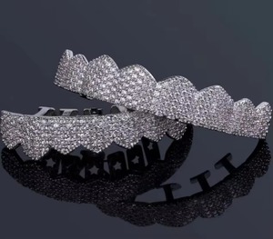 ¡La Mayoría de ventas hecho a mano diamante Grillz Real Gold Base Moissanite piedra para compromiso precio de fábrica hielo su sonrisa confianza! - Product Image 4