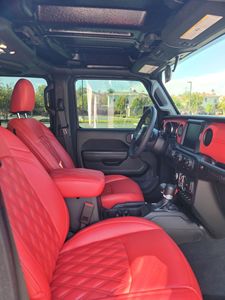 Jeep Wrangler Sport S 4x4 2023, faible kilométrage, boîte de vitesses automatique, direction à gauche, pneus R20, état sombre - Product Image 2