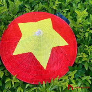 Chapeau de feuille de palmier vietnamien chapeau conique fait à la main pour les agriculteurs et les activités de plein air - Product Image 2