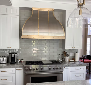 <span class=keywords><strong>Hotte</strong></span> de cuisine électrique murale en acier inoxydable de 48 pouces, forme cloche, sur mesure, avec rivets en laiton, finition brossée, style campagne française pour hôtel - Product Image 5