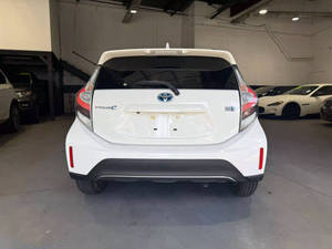 Voiture d'occasion de qualité et abordable, Toyota Prius c 2018, conduite à gauche - Product Image 6