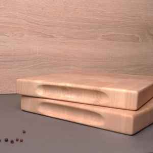 Tabla de cortar de arce de grano reversible hecha a mano con mango incorporado, un regalo reflexivo para el día de la madre - Product Image 2