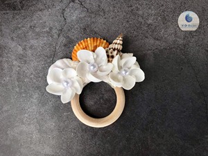 แหวนรองผ้าเช็ดปากเปลือกหอยธรรมชาติทำมือ และที่ใส่ผ้าเช็ดปากจากวัสดุธรรมชาติ ดีไซน์งานหวายขัดเงา เป็นมิตรกับสิ่งแวดล้อม จากเวียดนาม - Product Image 2