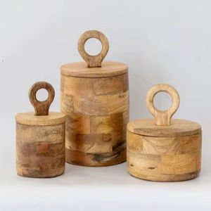 Boîte en bois de mangue fabriquée et tournée à la main - Product Image 1