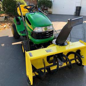 Tractor cortacésped John Deere con cargador frontal y descarga trasera, tractor cortacésped con recogida trasera y 6 cuchillas de mulching - Product Image 1