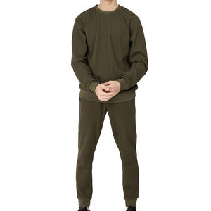 Ensemble de survêtements pour hommes avec coupe ajustée au design personnalisé Costumes de survêtement pour hommes de qualité supérieure pour l'entraînement et le sport - Product Image 1