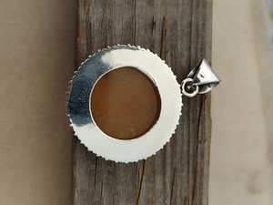 Pendentif en aventurine jaune naturel de 30mm en argent sterling massif 925 avec lunette en plaqué or, cadeau tendance fait main, bijoux fins - Product Image 4