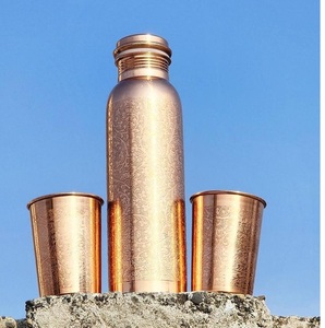 Bouteille en cuivre écologique de designer avec grande capacité pour le bureau et les voyages - Product Image 1