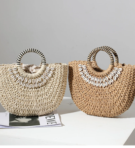 Sac bandoulière tressé en paille pour femme, style bohème artistique, avec coquillages naturels, crochet et macramé, idéal pour la plage et les vacances - Product Image 2