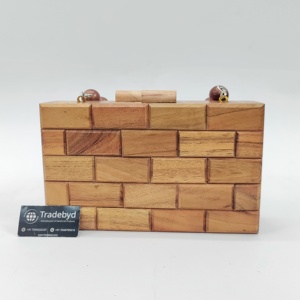 Pochette en bois de créateur pour boutiques haut de gamme faites à la main par Tradebyd - Product Image 5