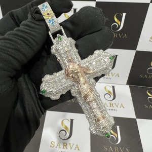 Amuleto de la Paz Personalizado con Diamantes Moissanite VVS en Oro Rosa, Corte Baguette, Completamente Engastado, Joyería Fina Hip Hop para Hombre, Certificado IGI - Product Image 4