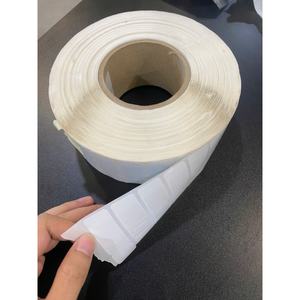 Etiqueta Adhesiva UHF RFID de Nextwaves Industries, 40x20mm, Protocolo ISO 18000-6C, Hecha en Vietnam para Botellas y Envases Líquidos - Product Image 2