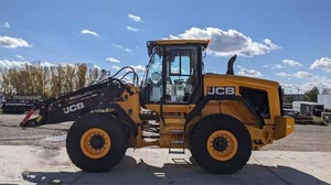 Chargeuse sur pneus agricole JCB 427 AGRI d'origine, haute performance, avec une puissance de 136 kW et une capacité de godet de 3,5 m³ - Product Image 4