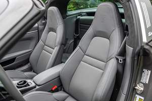 Porsche 911 Targa 4 2024, Motor de 6 Cilindros en Línea con Doble Turbo, Tracción en las Cuatro Ruedas, Paquete Premium y Sport Chrono - Product Image 4