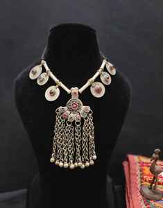 Conjunto de collar con colgante de cadena con cuentas elegante tradicional para mujeres y niñas para bodas y fiestas - Product Image 4