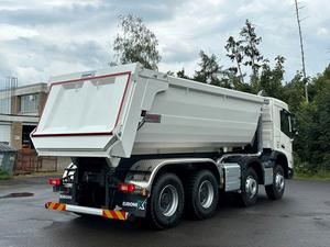 Camión de volteo Volvo FMX 460 8x4 Euro6e Mix MTP con motor diésel de combustión interna de 338 kW (460 HP), capacidad de carga de 41-50 toneladas, 25-30 toneladas de capacidad de carga útil. - Product Image 3