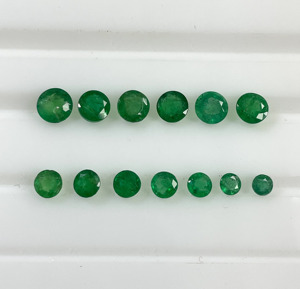 Émeraude zambienne 100% naturelle de haute qualité, 3,0-5,5 mm, forme ronde, couleur vert profond, pierre précieuse en vrac pour la fabrication de bijoux - Product Image 2