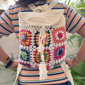 Nueva mochila de ganchillo de diseñador Mochila elegante hecha a mano Vintage Boho Multi Usos Venta caliente Hermosa bolsa de usos de diseñador para niñas - Product Image 1