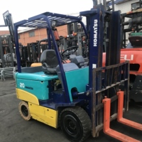 Chariot élévateur électrique Komatsu 2T d'occasion, mini gerbeur, fabriqué au Japon, batterie au plomb-acide, pneus pleins