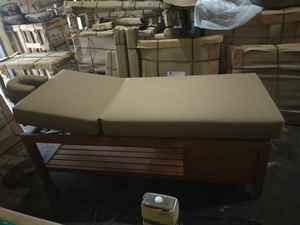 Reposacabezas de mesa de masaje de madera de teca para cama con estantes y cajones Mesas y camas de mensajes portátiles de lujo para muebles de salón - Product Image 6