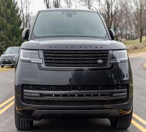 รถยนต์โรเวอร์ P400 SE LWB AWD คูเป้ เทอร์โบ R18 ปี 2024 ไมล์น้อย เกียร์อัตโนมัติ พวงมาลัยซ้าย ภายในสีเข้ม - Product Image 2