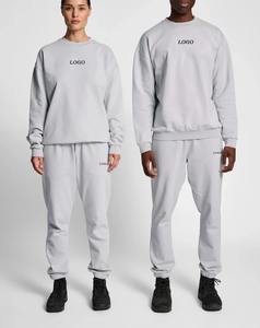 Ensemble de jogging et sweat-shirt à col ras du cou personnalisé unisexe pour l'entraînement sportif et le jogging - Product Image 1