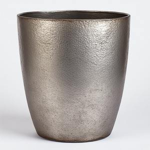 Maceta de Metal decorativa con acabado rústico hecho a mano clásico perfectamente diseñada para ideas de decoración y estilo de jardín de temporada - Product Image 1