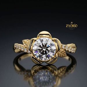 Anillo de Compromiso Solitario Floral Premium, Anillo de Diamante Cultivado en Laboratorio de Corte Redondo, Anillo de Flor de Oro de 18K - Product Image 4