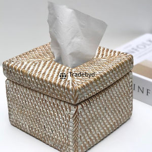 Boîte à mouchoirs décorative en rotin tressé carré, faite à la main, pour le salon, Tradebyd - Product Image 1