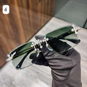 Lunettes de soleil personnalisées Hip Hop en moissanite, légères, verres anti-reflets, monture sans bord, testées au diamant, bijoux de luxe unisexe - Product Image 1