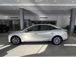 Hongqi E-QM5 2023 620km PLUS Berline électrique longue portée |   Véhicule électrique haute performance avec fonctionnalités intelligentes, batterie de 90 à 110 kWh, moteur de 200 à 250 kW - Product Image 3