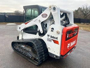 Chargeuse compacte sur pneus T650 haute performance, moteur fiable pour la construction et l'agriculture - Product Image 5