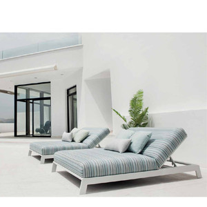 Chaise longue <span class=keywords><strong>de</strong></span> jardin en aluminium pour hôtel <span class=keywords><strong>de</strong></span> luxe, mobilier d'extérieur pour <span class=keywords><strong>bain</strong></span> <span class=keywords><strong>de</strong></span> <span class=keywords><strong>soleil</strong></span> avec coussins rembourrés réglables - Product Image 1