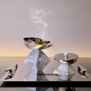 Juego de quemador Bakhoor de incienso de metal resistente blanco y plateado con bandeja pulida brillante y asas para un mejor agarre - Product Image 1