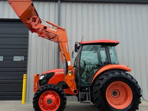 Tractor Agrícola M7060 4WD con Cargador Frontal, Rojo, 50 HP, Transmisión por Engranajes, Bajo Nivel de Ruido - Product Image 2