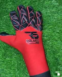 Poignée en latex de gardien de but en cuir de qualité supérieure personnalisable Poignée confortable en cuir et latex pour les sports de plein air - Product Image 4