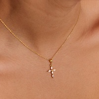 Collar de cadena con cruz cristiana de plata de ley 925 con baño de oro de 18k y diamantes cultivados en laboratorio, ideal para regalo de fiesta
