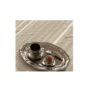 Plateau de service décoratif en métal doré idéal pour la disposition des bougies pots de fleurs, le stockage des bijoux ou l'amélioration de la décoration intérieure des festivals - Product Image 5