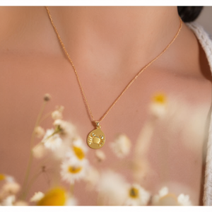 Collar de acero inoxidable con colgante del zodiaco de cangrejo en tono dorado para mujer, estilo clásico de 1,5 cm - Product Image 2