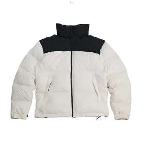 Chaqueta acolchada brillante textura metálica elegante aspecto cálido perfecto para la moda de invierno de moda - Product Image 5