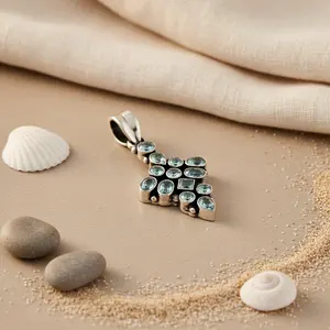 Colgante de Topacio Azul en Plata 925 para Mujer, Chapado en Rodio con Oro Rosa y Platino, Cadena Geométrica, Gema con Corte Princesa - Product Image 2