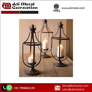 Portavelas de madera de estilo europeo, farol de cristal de hierro a prueba de viento, forma de casa, decoración de Navidad, hogar, ecológico, hecho a mano - Product Image 2